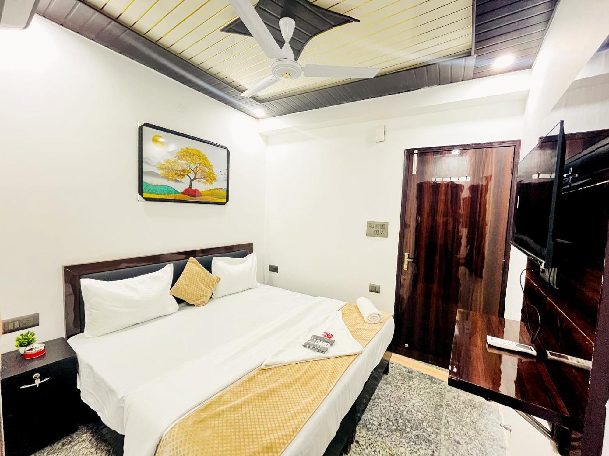 Hotel Krishna Palace - Sant Nagar 3*